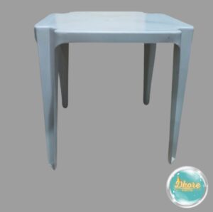MESA PLÁSTICA QUADRADA.
