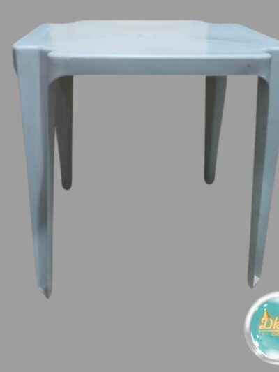 MESA PLÁSTICA QUADRADA.